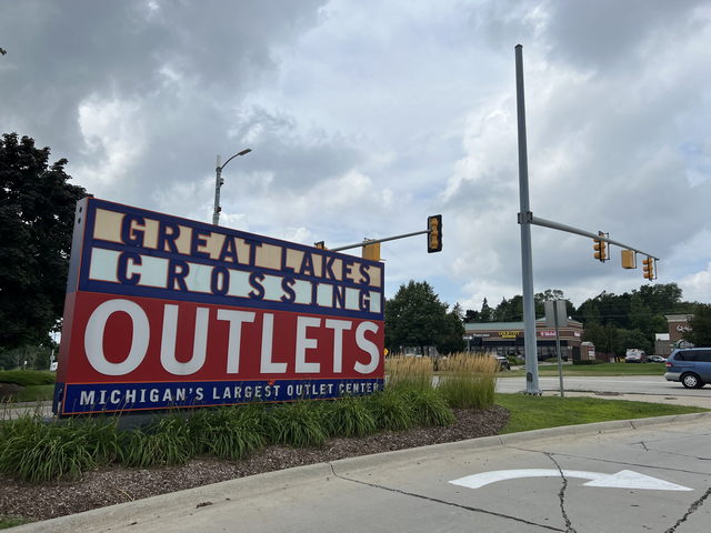 Great Lakes Crossing Outlets - Aug 7 2022 Photo (newer photo)